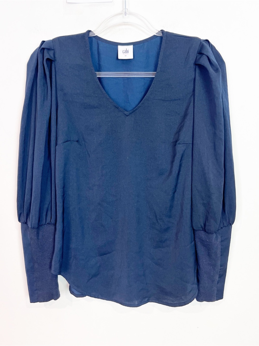 CABI TIMELESS NAVY BLUE RIBBED CUFF V-NECK SILKY BLOUSE SZ XS